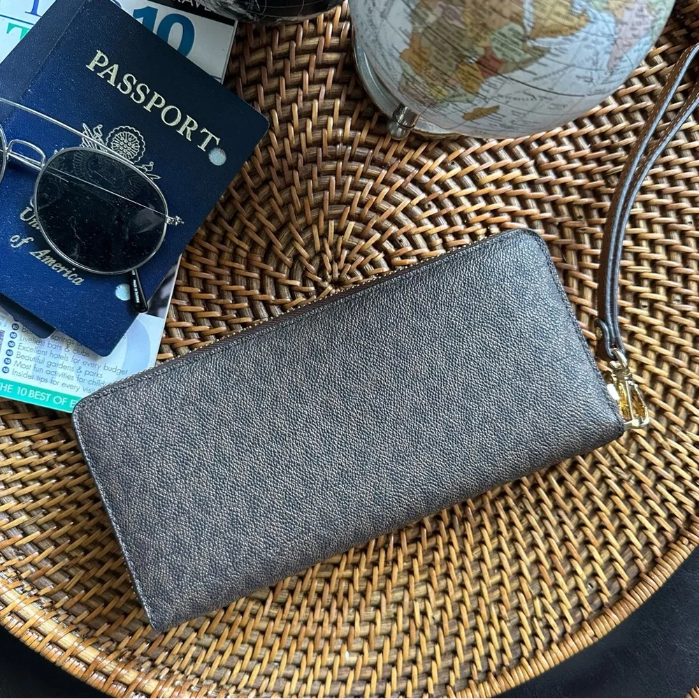 Michael Kors Jet Set Travel Large Signature Logo Continental Wristlet Wallet